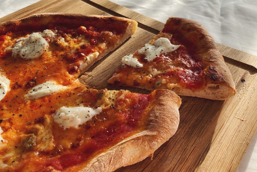 Pizza fatta a casa - der knusprigste Pizza-Teig für Zuhause
